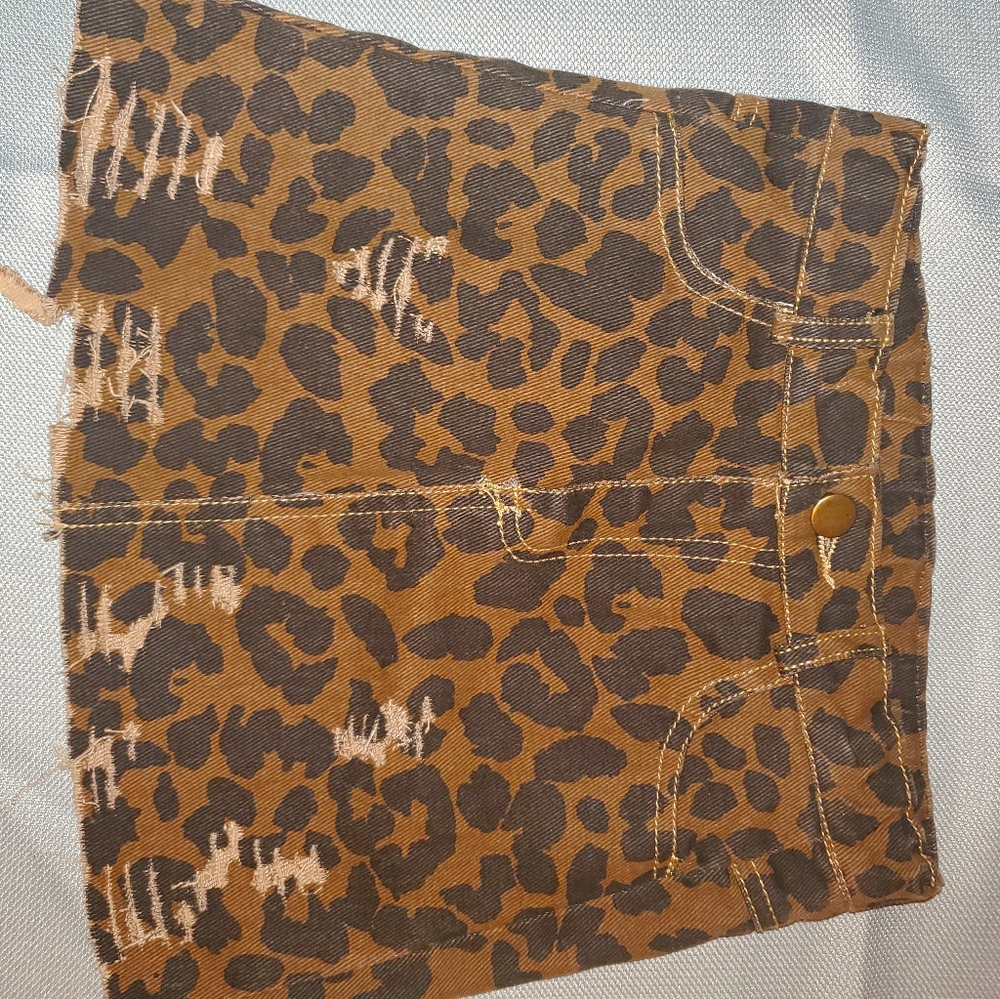 Girls Distressed Leoprard Mini